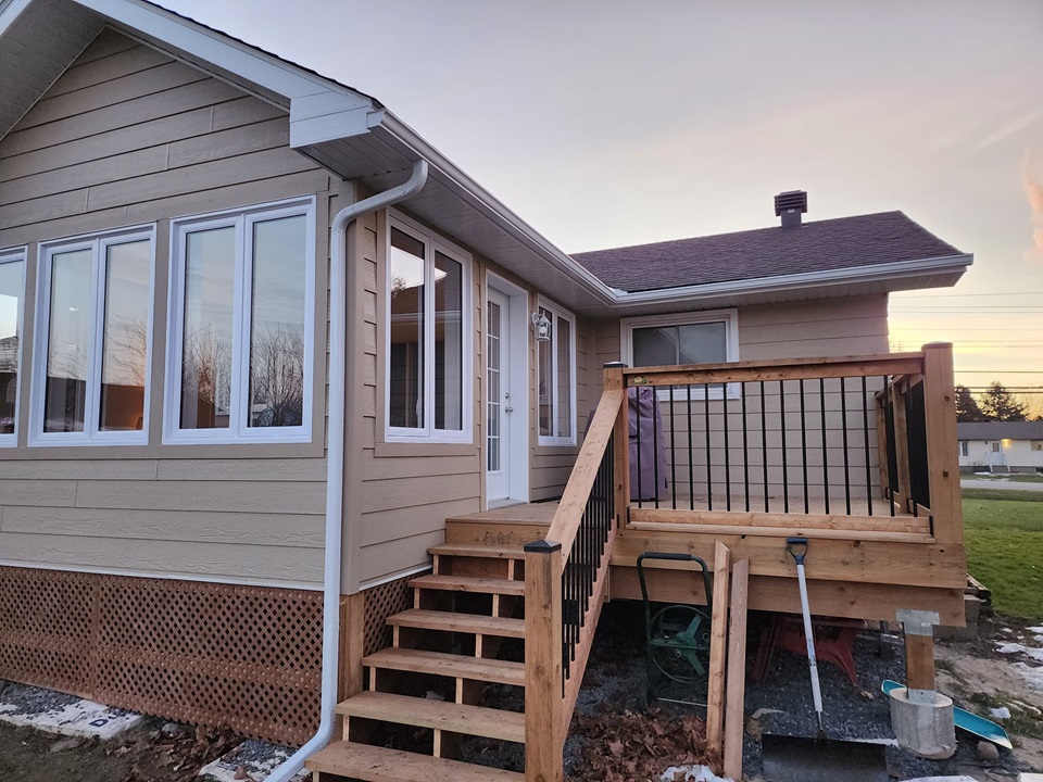 Exterior Service Decks - POIRIER RENOVATIONS