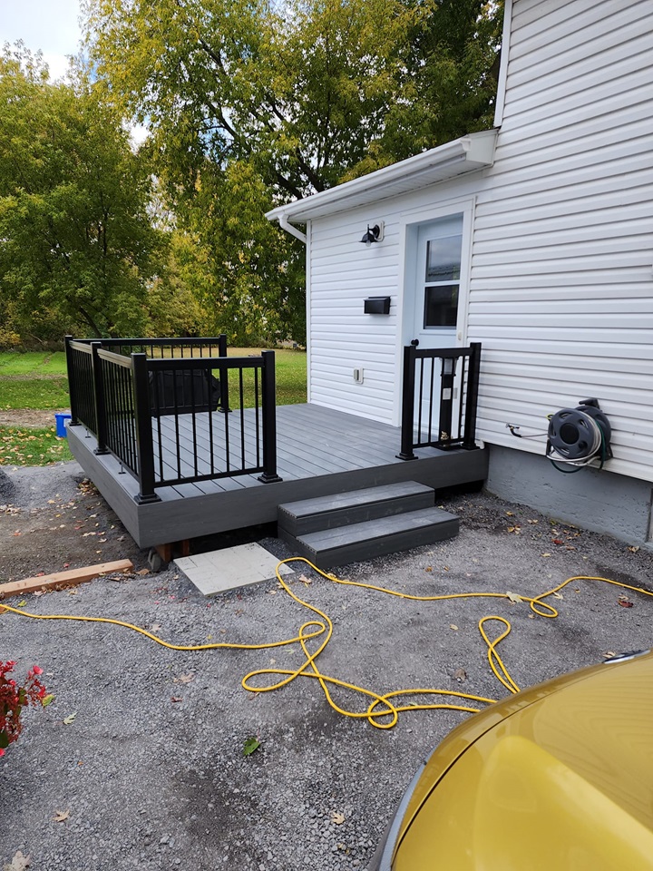 New Deck and Railing - POIRIER RENOVATIONS