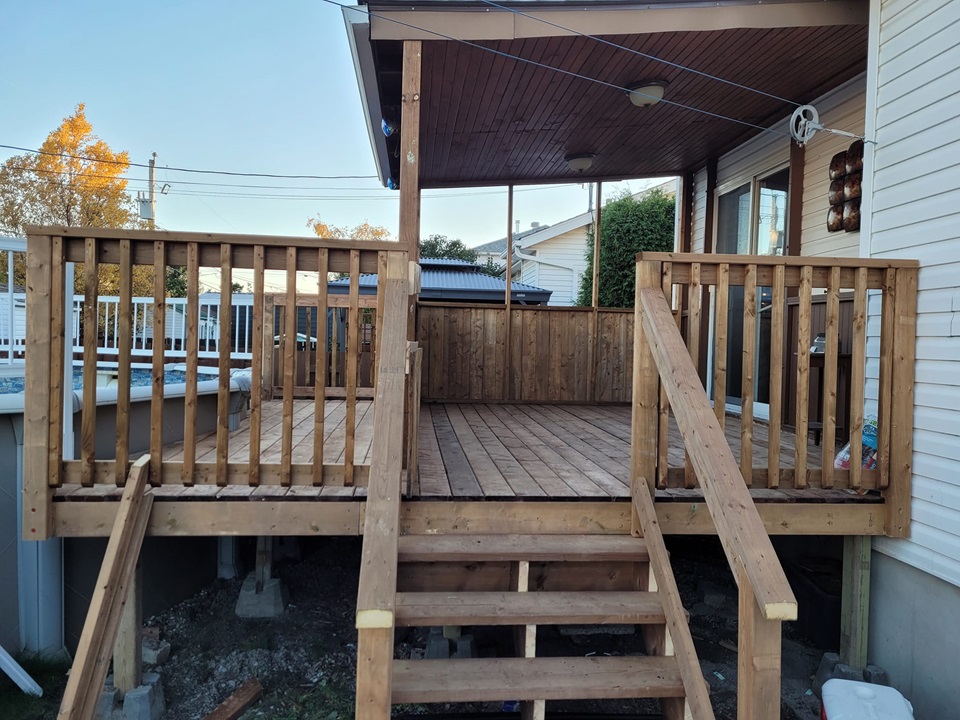 New Wrap Around deck for pool and railing - POIRIER RENOVATIONS