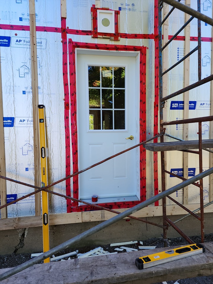 New door installation - POIRIER RENOVATIONS