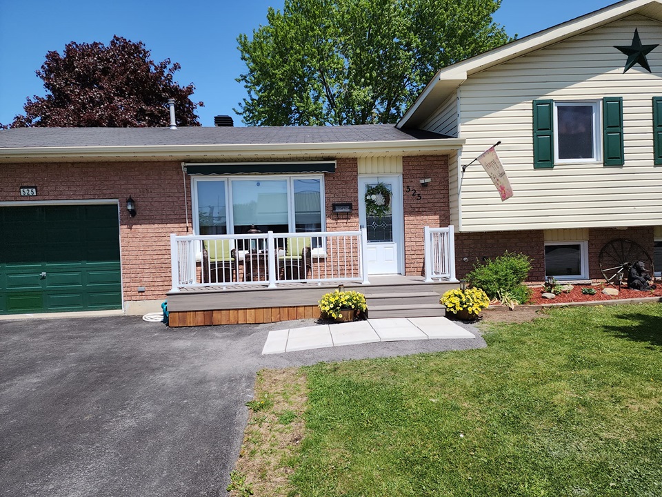 front area deck and railing - POIRIER RENOVATIONS